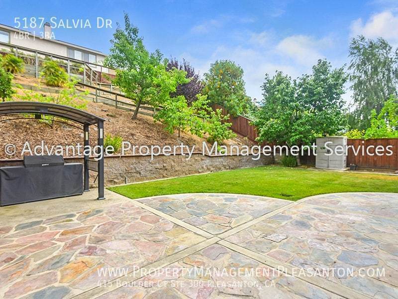 Spacious 4 bed, + office, 3 bath 2992 sq ft. home located in Five Can property image