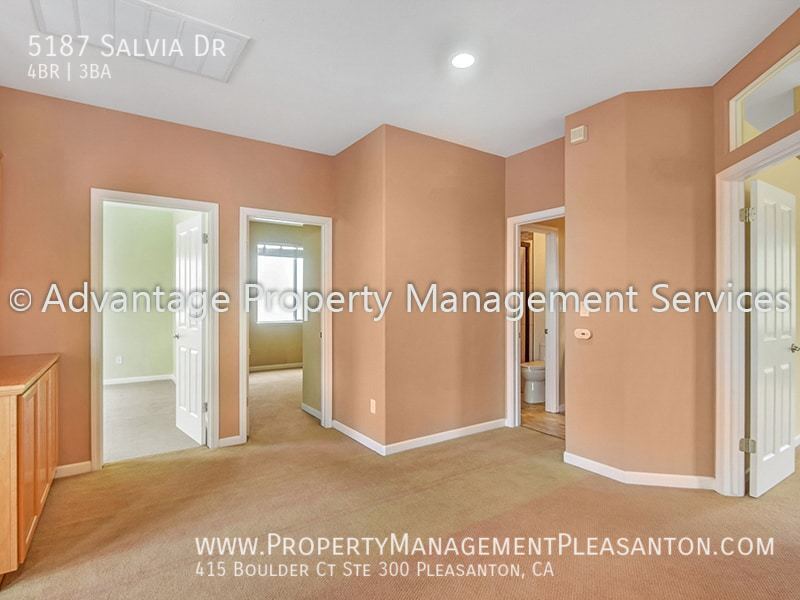 Spacious 4 bed, + office, 3 bath 2992 sq ft. home located in Five Can property image