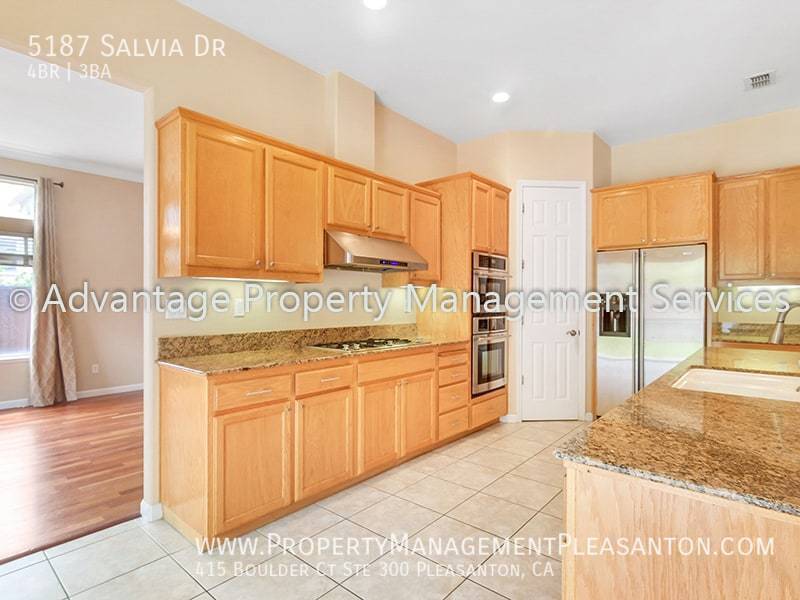 Spacious 4 bed, + office, 3 bath 2992 sq ft. home located in Five Can property image