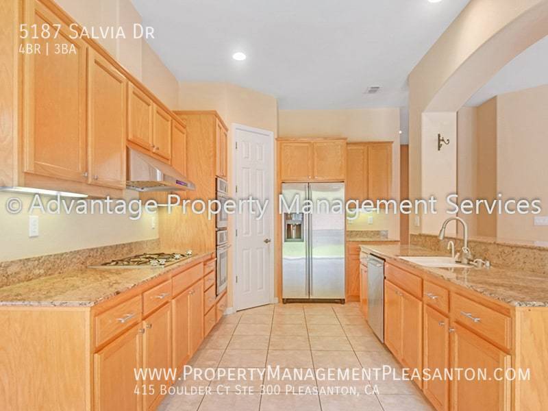 Spacious 4 bed, + office, 3 bath 2992 sq ft. home located in Five Can property image