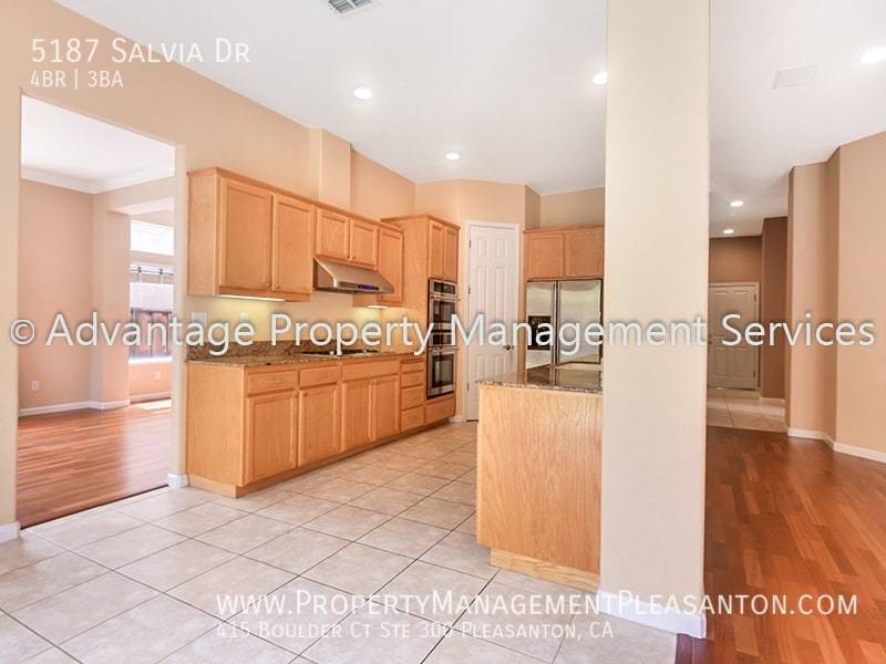 Spacious 4 bed, + office, 3 bath 2992 sq ft. home located in Five Can property image