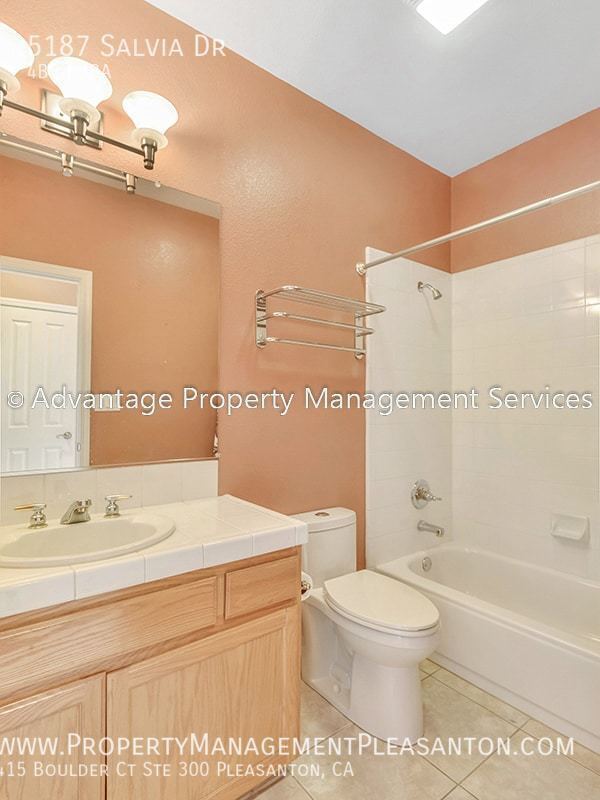 Spacious 4 bed, + office, 3 bath 2992 sq ft. home located in Five Can property image