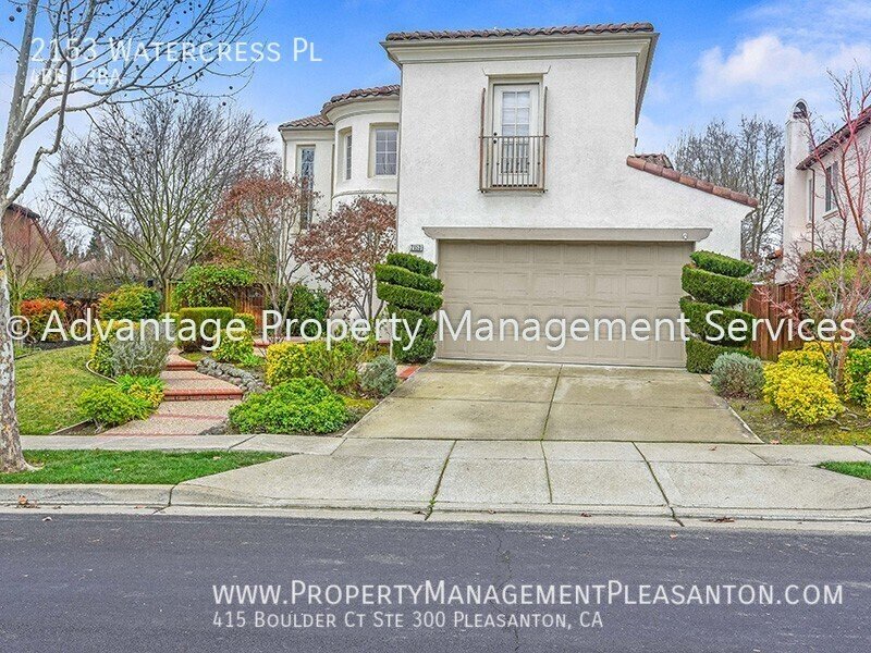 Spacious 4 Bed, 3 Bath, 2,811 sq. ft. SFR near Bridges property image