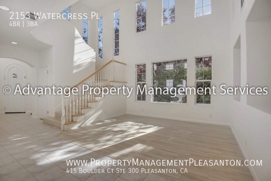 Spacious 4 Bed, 3 Bath, 2,811 sq. ft. SFR near Bridges property image