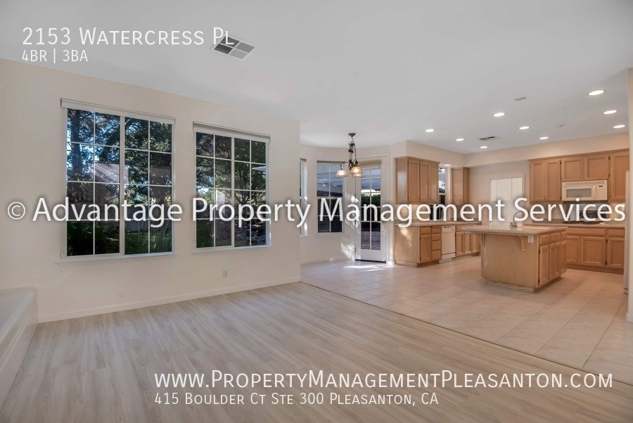 Spacious 4 Bed, 3 Bath, 2,811 sq. ft. SFR near Bridges property image