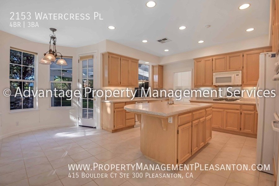 Spacious 4 Bed, 3 Bath, 2,811 sq. ft. SFR near Bridges property image