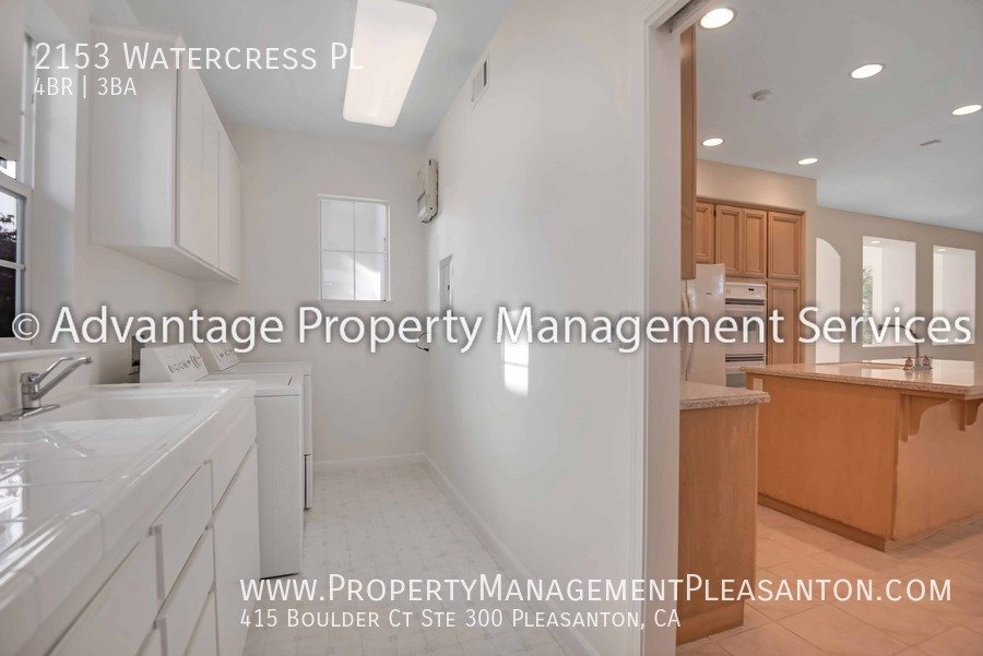 Spacious 4 Bed, 3 Bath, 2,811 sq. ft. SFR near Bridges property image