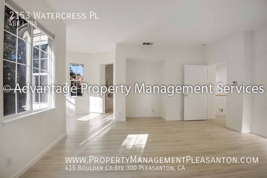 Spacious 4 Bed, 3 Bath, 2,811 sq. ft. SFR near Bridges property image