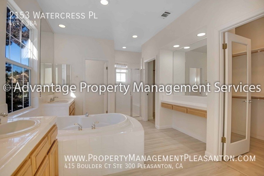 Spacious 4 Bed, 3 Bath, 2,811 sq. ft. SFR near Bridges property image