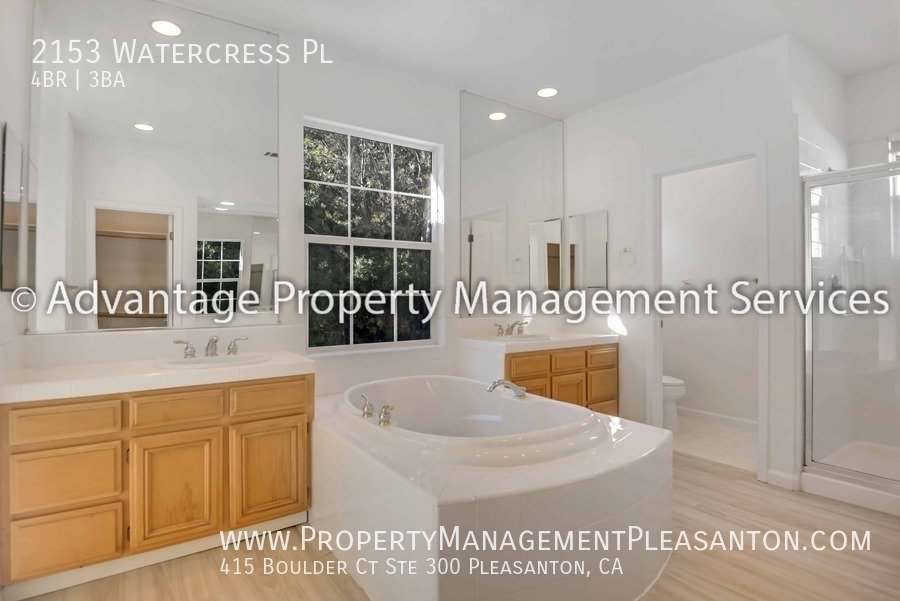 Spacious 4 Bed, 3 Bath, 2,811 sq. ft. SFR near Bridges property image