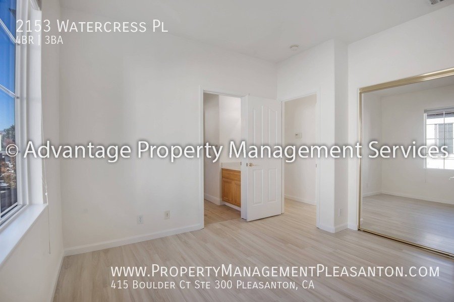 Spacious 4 Bed, 3 Bath, 2,811 sq. ft. SFR near Bridges property image