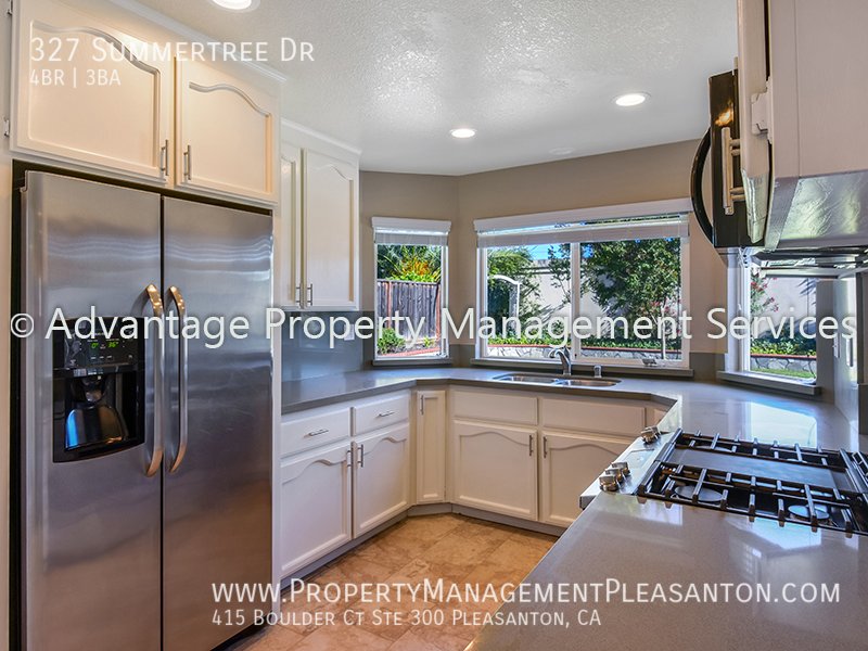 Spacious 4 Bed, 3 Bath, 2,496 sq. ft. SFR Near Hagemann Park property image