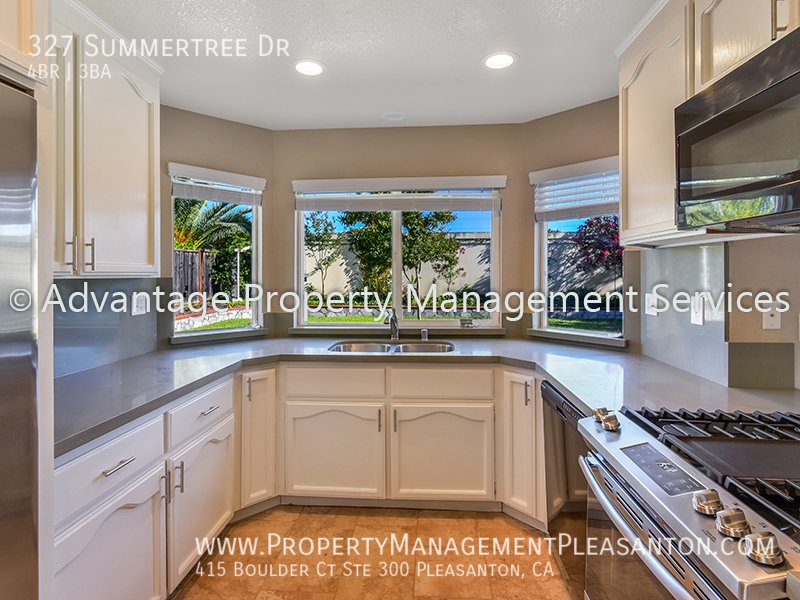 Spacious 4 Bed, 3 Bath, 2,496 sq. ft. SFR Near Hagemann Park property image