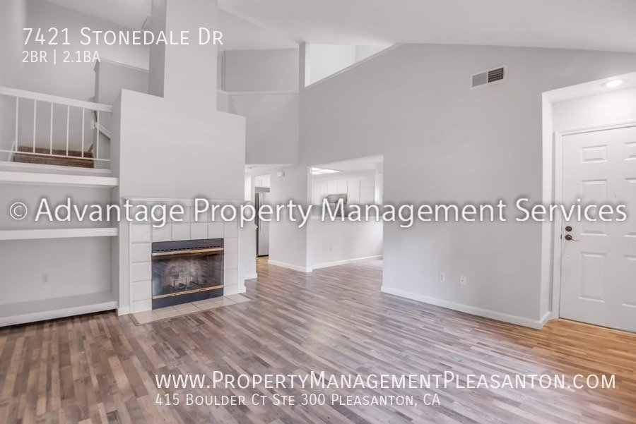 Nice 2 bed/2.5 bath 1,502 sq ft Townhome Across from Stoneridge Mall property image