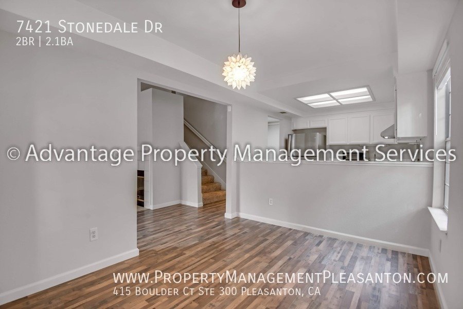 Nice 2 bed/2.5 bath 1,502 sq ft Townhome Across from Stoneridge Mall property image