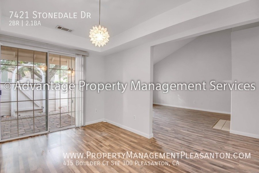 Nice 2 bed/2.5 bath 1,502 sq ft Townhome Across from Stoneridge Mall property image