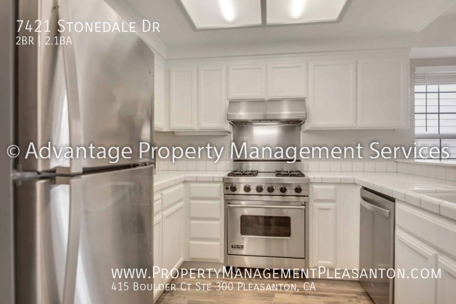 Nice 2 bed/2.5 bath 1,502 sq ft Townhome Across from Stoneridge Mall property image