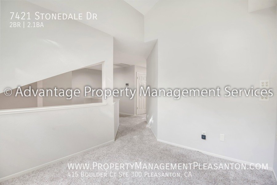 Nice 2 bed/2.5 bath 1,502 sq ft Townhome Across from Stoneridge Mall property image