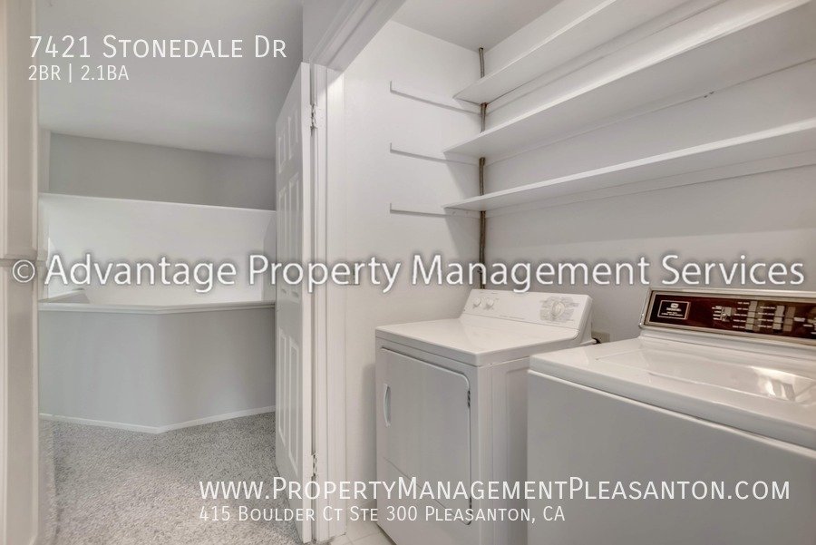 Nice 2 bed/2.5 bath 1,502 sq ft Townhome Across from Stoneridge Mall property image