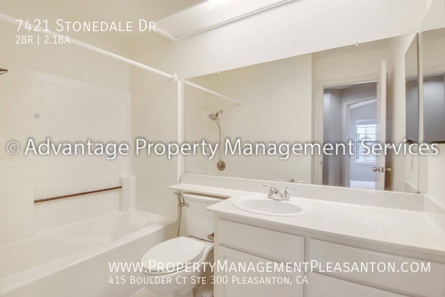 Nice 2 bed/2.5 bath 1,502 sq ft Townhome Across from Stoneridge Mall property image