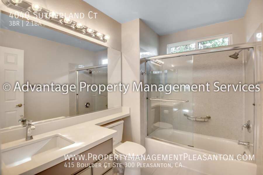 Gorgeous 3 Bed, 2.5 Bath, 1,834 sq ft home in a court! property image