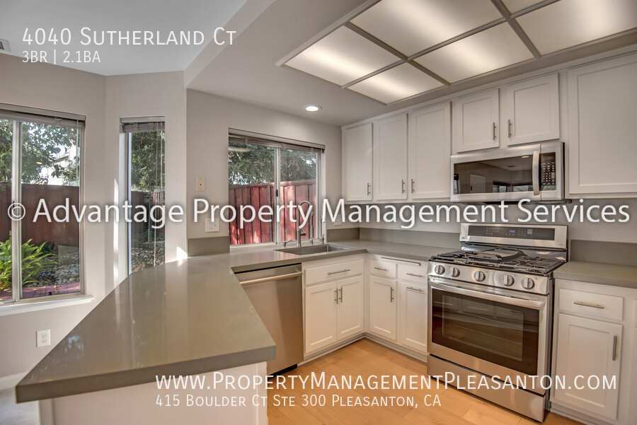 Gorgeous 3 Bed, 2.5 Bath, 1,834 sq ft home in a court! property image