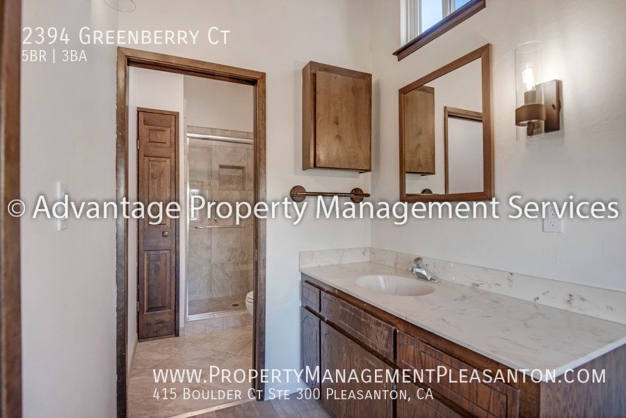 Nice 5 Bed, 3 Bath, 2,338 sq ft house located near downtown Pleasanton property image