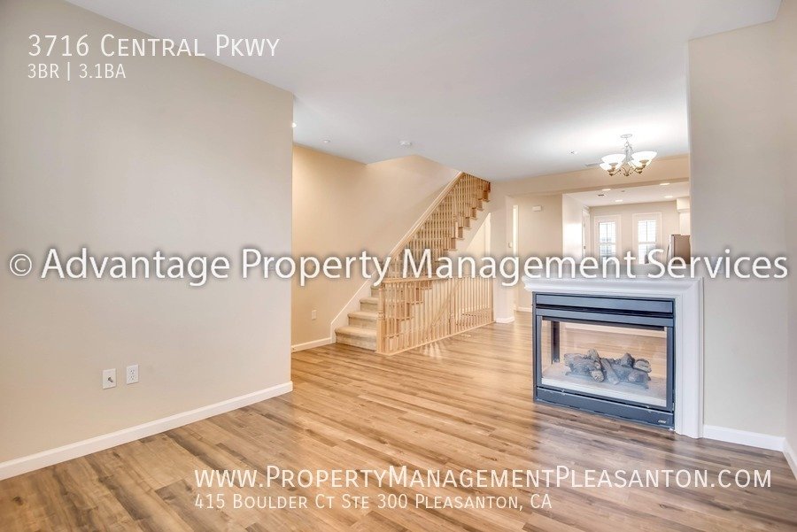 Tri-Level 3 Bed/3.5 Bath 1,634 sq ft Townhome Next to Emerald HS property image