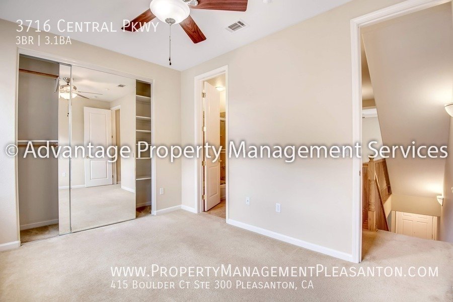 Tri-Level 3 Bed/3.5 Bath 1,634 sq ft Townhome Next to Emerald HS property image