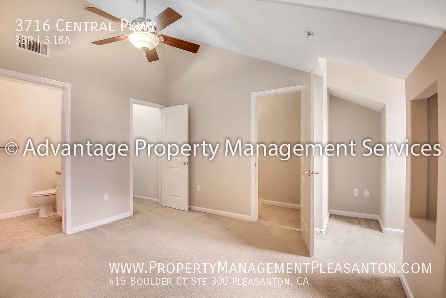 Tri-Level 3 Bed/3.5 Bath 1,634 sq ft Townhome Next to Emerald HS property image