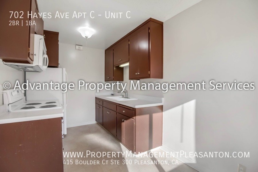 2 Bed / 1 bath, 925 sq ft off East Ave property image