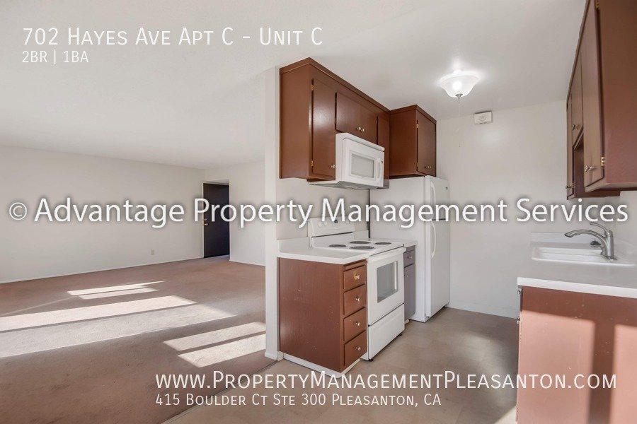2 Bed / 1 bath, 925 sq ft off East Ave property image