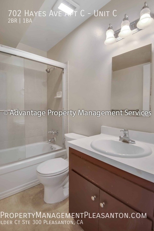 2 Bed / 1 bath, 925 sq ft off East Ave property image