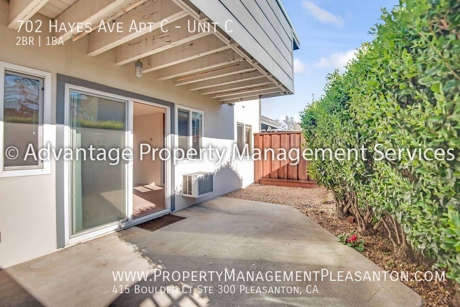 2 Bed / 1 bath, 925 sq ft off East Ave property image