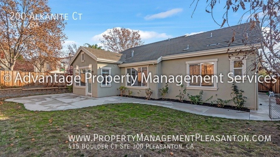 Charming 3 bed/2 bath 2,065 sq ft House Off Dougherty Rd property image