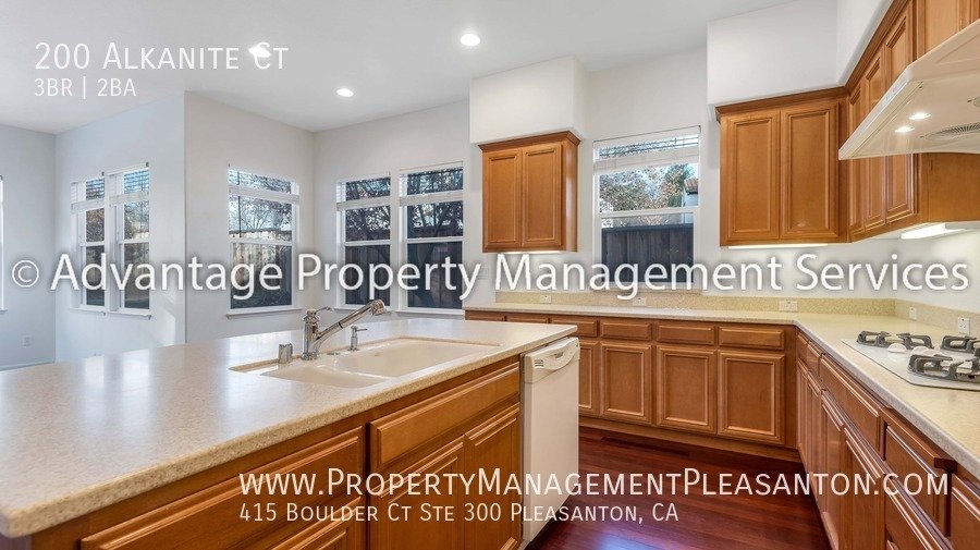 Charming 3 bed/2 bath 2,065 sq ft House Off Dougherty Rd property image