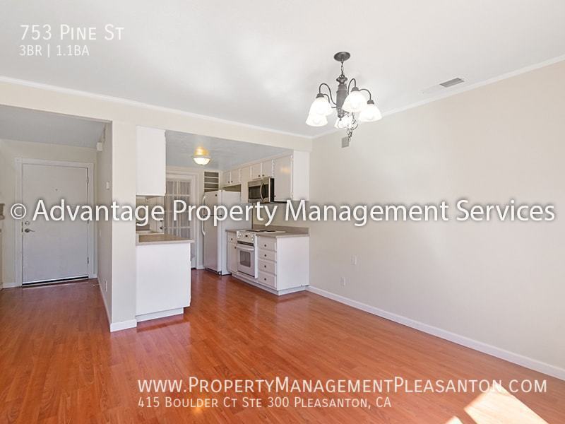 3 bedroom, 1.5 bathroom townhouse property image