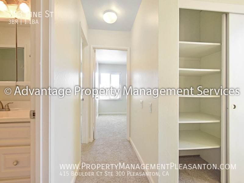 3 bedroom, 1.5 bathroom townhouse property image