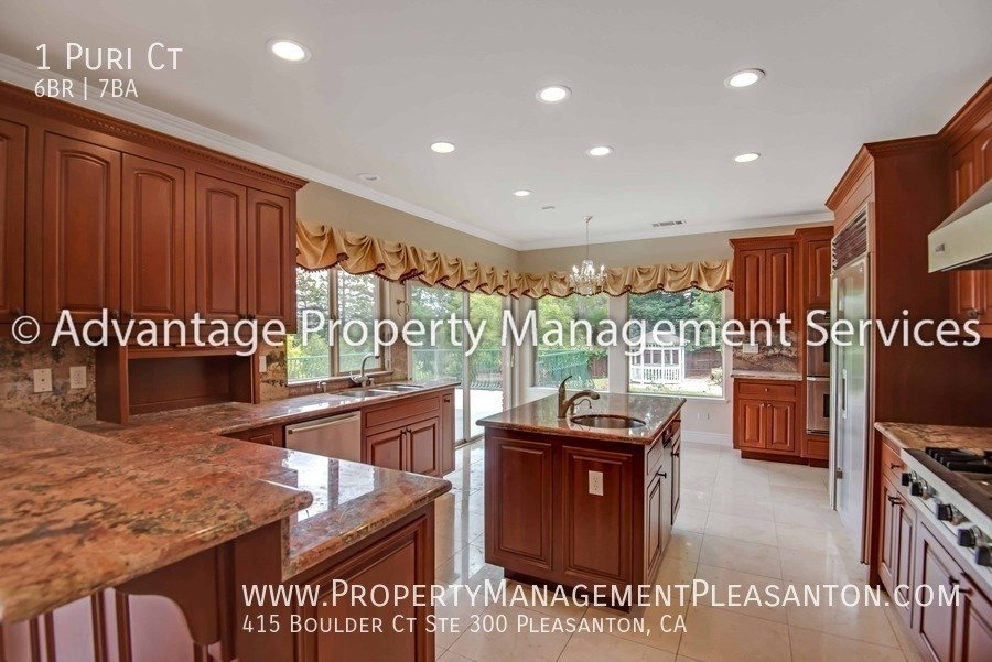 Unique 6 Bed, 7 bath, 8,000 sq ft with indoor pool property image