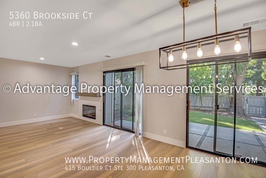Lovely 4 bed/2.5 bath 2,119 sq ft Townhome Across from Stoneridge Mall property image