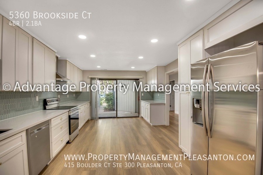 Lovely 4 bed/2.5 bath 2,119 sq ft Townhome Across from Stoneridge Mall property image