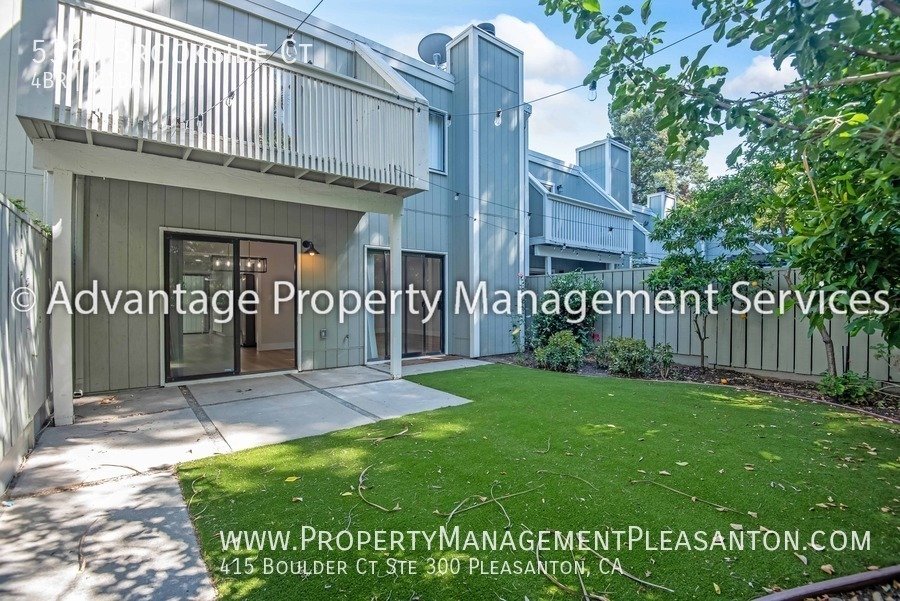 Lovely 4 bed/2.5 bath 2,119 sq ft Townhome Across from Stoneridge Mall property image