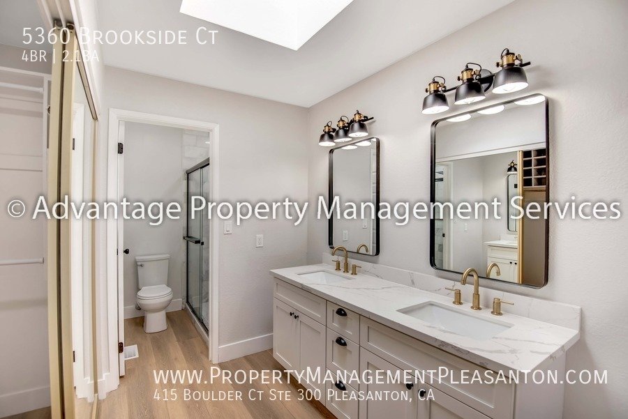 Lovely 4 bed/2.5 bath 2,119 sq ft Townhome Across from Stoneridge Mall property image