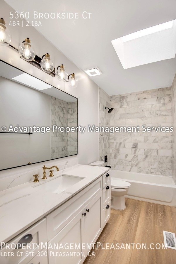 Lovely 4 bed/2.5 bath 2,119 sq ft Townhome Across from Stoneridge Mall property image