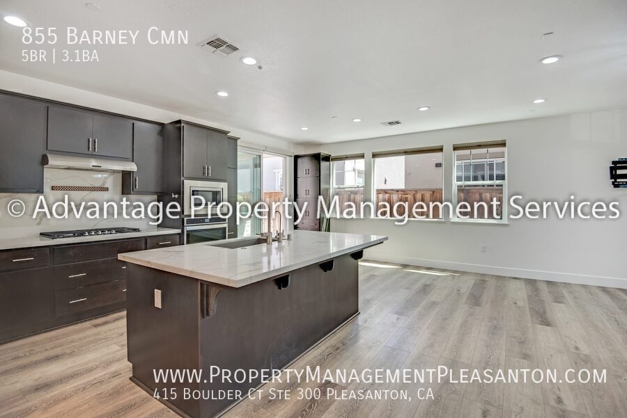 5 bed, 3.5 bath, 2,616 sq. ft. home with full bed/bath downstairs property image