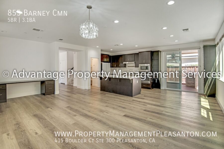 5 bed, 3.5 bath, 2,616 sq. ft. home with full bed/bath downstairs property image