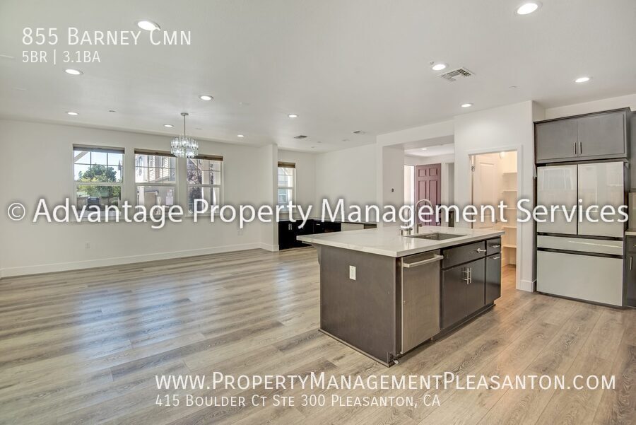 5 bed, 3.5 bath, 2,616 sq. ft. home with full bed/bath downstairs property image