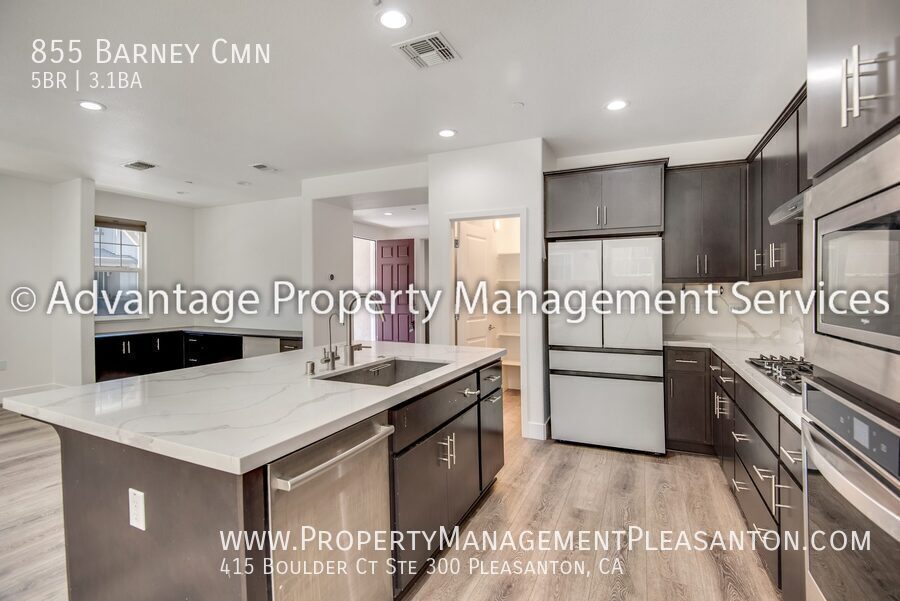 5 bed, 3.5 bath, 2,616 sq. ft. home with full bed/bath downstairs property image
