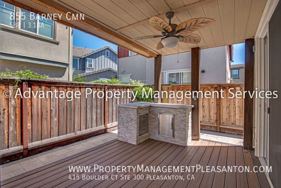 5 bed, 3.5 bath, 2,616 sq. ft. home with full bed/bath downstairs property image