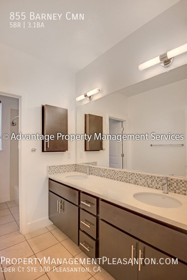 5 bed, 3.5 bath, 2,616 sq. ft. home with full bed/bath downstairs property image
